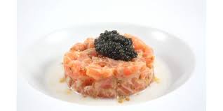 Tartare De Saumon Bio Au Sesame Lait D Amande Et Caviar De Neuvic Caviar De Neuvic Tartare De Saumon Caviar