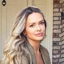 Hillary Clevenger's Instagram, Twitter & Facebook