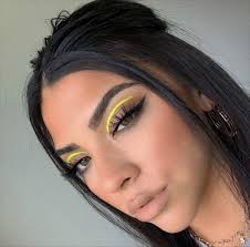 needed some vibrancy in my life ⚡️ makeup details 💛 @suvabeauty dance  party liner @sc black think brush liquid liner @lillylashes so extra Miami  dc: AMBERROSE 💸 @anastasiabeverlyhills dip brow granite jewelry- @_