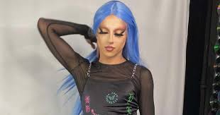 O milagre sou eu (feat. Filho De Eyshila Faz Show Como Drag Em Boate Nos Estados Unidos