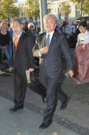 Gerhard schröder (spd) geht zum fünften mal den bund der ehe ein: Bilder Der Hochzeit Von Gerhard Schroder Im Adlon Berliner Morgenpost