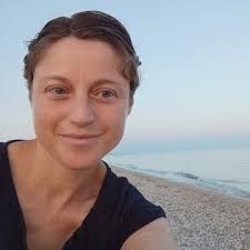 titolo: LA GRANDE SETE autore: ERICA CASSANO Anna vive la sua  trasformazione da ragazzina a giovane donna in un contesto difficile come  sono gli anni della seconda guerra mondiale. Napoli ha sete,