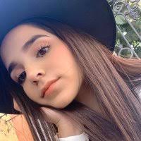 Alejandra Lomeli (@queenaleee)