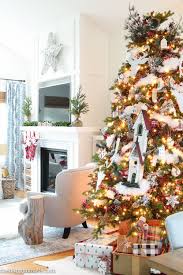Cozy Ski Lodge Chic Christmas Tree Decor The Happy Housie Christmas Lodge Christmas Tree Decorations Christmas Home