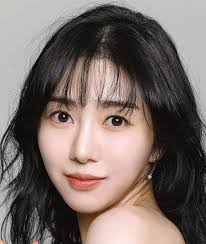 Setiap anggota memilih kantong secara acak. Mina ë¯¼ì•„ Mydramalist