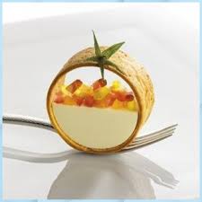 Wer Sagt Dass Das Essen Auch Keine Kunst Hat Lassen Sie Sich Im A Wackelpudding Torte Auch Das Dass Essen Hat K Essen Ideen Furs Essen Leckeres Essen