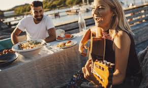 On music day the citizens of france are allowed and urged to play music outside in their neighborhoods or in public spaces and parks. Comment Organiser La Fete De La Musique Teleshopping