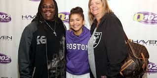 Like her other siblings, julien is not given to appearing in public too often, he is however, occasionally seen in. Zendaya Bio Wiki Net Worth Dating Boyfriend Age Height