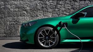 BMW M5 2025 ra mắt: Sedan thể thao hybrid mạnh 717 mã lực, tăng tốc từ 0  -100 km/h chỉ trong 3,5 giây