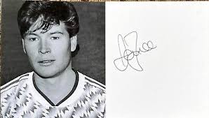 Signed Derek Brazil Manchester United Portrait Index Card (2)