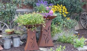Auf grund des stressigen alltags ist der trend, japanischen garten zu gestalten, immer beliebter. Ausgefallene Pflanzgefasse Fur Den Garten Das Ubernimmt Instagram Von Pflanzgefasse Mit Ausgefallene Pflanzgefasse Fur Den Garten Plants Planter Pots Planters