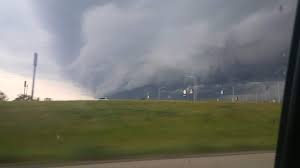 Derechos typically are associated with bands of showers or thunderstorms that tilting the updraft allows the cumulonimbus cloud to expand further, increasing the aerial coverage of rain. Shelf Cloud On Leading Front Of A Squall Line Bow Echo Weather Amino