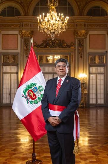 Elmer Cuba asume el MEF: señal para recuperar confianza