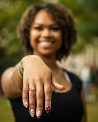 Julia Ballou's Instagram, Twitter & Facebook