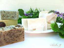 Cernit sa používa na výrobu korálok , náramkov , náhrdelníkov , náušníc a iných šperkov a dekorácií.cernit je polymérová modelovacia hmota , ktorá sa spracováva podobne ako plastelína. Mydlovy Zaklad Pro Vyrobu Mydla Za Studena 500 Gr Od Artemis1981 Fler Cz