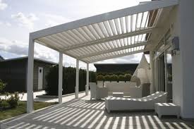 Pergolas and other high quality structures for your garden. Las Nuevas Pergolas Bioclimaticas Te Permiten Utilizar La Terraza Todo El Ano