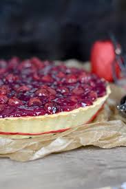 Die kirschen in einem sieb abgießen und abtropfen lassen. Marzipan Kirsch Pie Step By Step Erklart