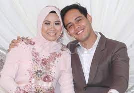 Hafidz roshdi dan isteri selamat timang anak pertama (6 gambar) 10 september 2017 dunia artis comments off on hafidz roshdi dan isteri selamat timang anak pertama (6 gambar) 524 views Hafidz Roshdi Masih Teruja Sebagai Pengantin Baharu Hiburan Mstar