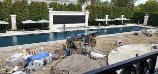 inside drake s toronto mansion peep his ovo court singing toilet mansions drake toronto luxury bedroom master