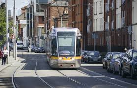 Luas is an irish rail system operated in the republic of ireland. Dublin Luas Fotos Bahnbilder De