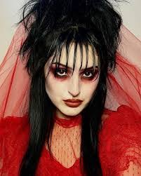 Elizabeth Neese's Instagram, Twitter & Facebook