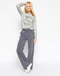 Apa yang anda perlukan adalah sepasang celana palazzo dalam warna coklat dan blaus dalam anda boleh melakukan keajaiban dengan baju putih yang ringkas dan sepasang celana palazzo. Apa Yang Perlu Dipakai Dengan Seluar Palazzo 50 Foto