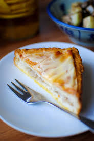 行动管制过了30天 疯了30天还得再继续疯 家里面包也疯了 老妈的福州家乡炸面包升级了 加起司片一起烤 无烟油而健康 福州 炸面包