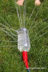 Grosser Wasser Spass Fur Die Kinder Im Garten Rasensprenger Selbst Gemacht Outdoor Hacks Summer Hacks Summer Diy