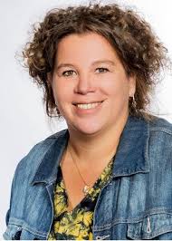 Neo-Autorin präsentiert Erstlingswerk: Mauerkirchnerin lässt die Seele  tanzen