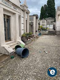 We did not find results for: Tarquinia Tromba D Aria E Danni Al Cimitero Le Foto Lextra News