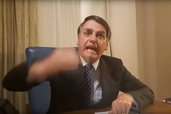 Bolsonaro em tom de forte cobrança à imprensa oficial, do AI tạo