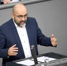 Is a german mp and spokesperson for foreign affairs for the german green party's parliamentary group. Streitkrafte Nouripour Fordert Vor Bundestag Votum Mehr Einsatz Fur Politische Losung In Mali Welt