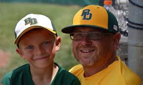 Can someone take pictures with the yellow machines at the port?