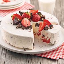 Recette Gateau Glace Aux Fraises Et Chocolat Recipe Desserts Frozen Desserts Summer Desserts