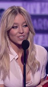 Victoria Pedretti from Netflix's 'You' and I pretty much have the same  playlist 👀 🎶