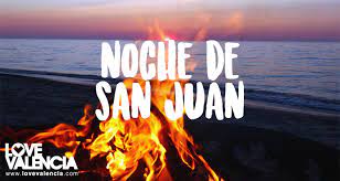 El fuego tiene un evidente simbolismo de purificación y nos invita a quemar todo lo malo del pasado para iniciar el verano con un espíritu totalmente renovado y para estar protegidos el resto del año. Noche De San Juan 2019 Love Valencia