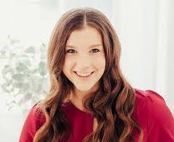 Moriah Smith's Instagram, Twitter & Facebook