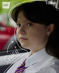 Cofio'r wyneb ifanc yma? 🤔 Iwan Rheon yn perfformio ar Cân i Gymru yn  2003! 🎸 Do you recognise this young man? 🤔 Iwan Rheon performing