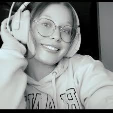 Day (@xmommy.chillx)