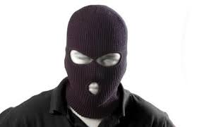Encapuzado, homem rouba R$ 200,00 de vendedora de lanches em ...