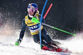 Lucas Braathen fica a 0s04 do pódio em Kitzbühel e assume a ponta do ranking mundial de slalom