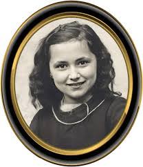 Julie Perman's Instagram, Twitter & Facebook