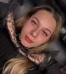 Soft Look: gene fine, ușoare și atât de naturale încât par ale tale… doar  mai frumoase ✨ Acest set a fost construit fir cu fir pentru a deschide  privirea, a corecta discret