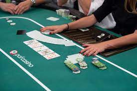 They also suggest that an average poker dealer only makes $20,000 a year. Poker Dealer Wikipedia