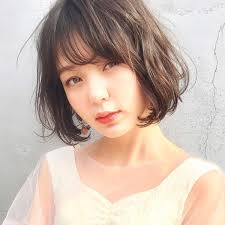 大人の 無造作感 が叶う 小顔バング ウェーブボブ 集英社ハピプラニュース yahoo ニュース medium hair styles hair styles hairstyle