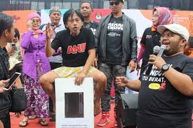 Namu bukan hanya pemain baru saja, sinetron preman pensiun juga tetap mempertahankan beberapa pemain lamanya, salah satunya adalah pemain yang bernama willy. Preman Pensiun 4 Dilanjutkan Setelah Pandemi Covid 19 Berakhir Prfm News