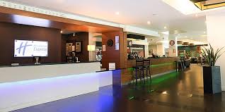 Check reviews and discounted rates for aaa/aarp members, seniors, groups & government. Airport Hotel Holiday Inn Express London Heathrow T5