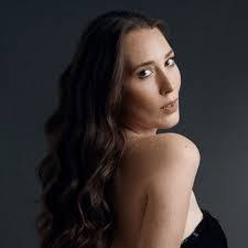 Willa Prescott's Instagram, Twitter & Facebook