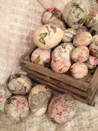 Paques C Est Le Temps De Donner Et De Recevoir Du Chocolat Et Des Cocos De Passer Du Bon Temps En Famille Et De Brun Easter Eggs Vintage Easter Easter Crafts