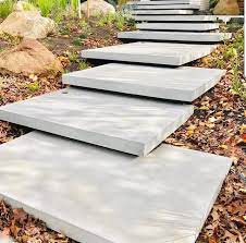 The whole arrangement gives a 'floating' feeling. Floating Concrete Stair Dfloating Concrete Stairs Calgary Concrete Steps Float Modern Staircase Calgary By Envirocrete Inc Houzz Uk